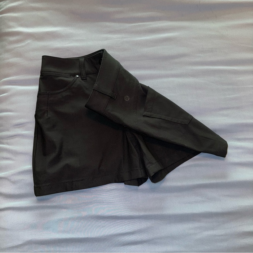 Lululemon City Sleek 5 Pocket Pant High Rise Short 4 in. - Size 25 in Black